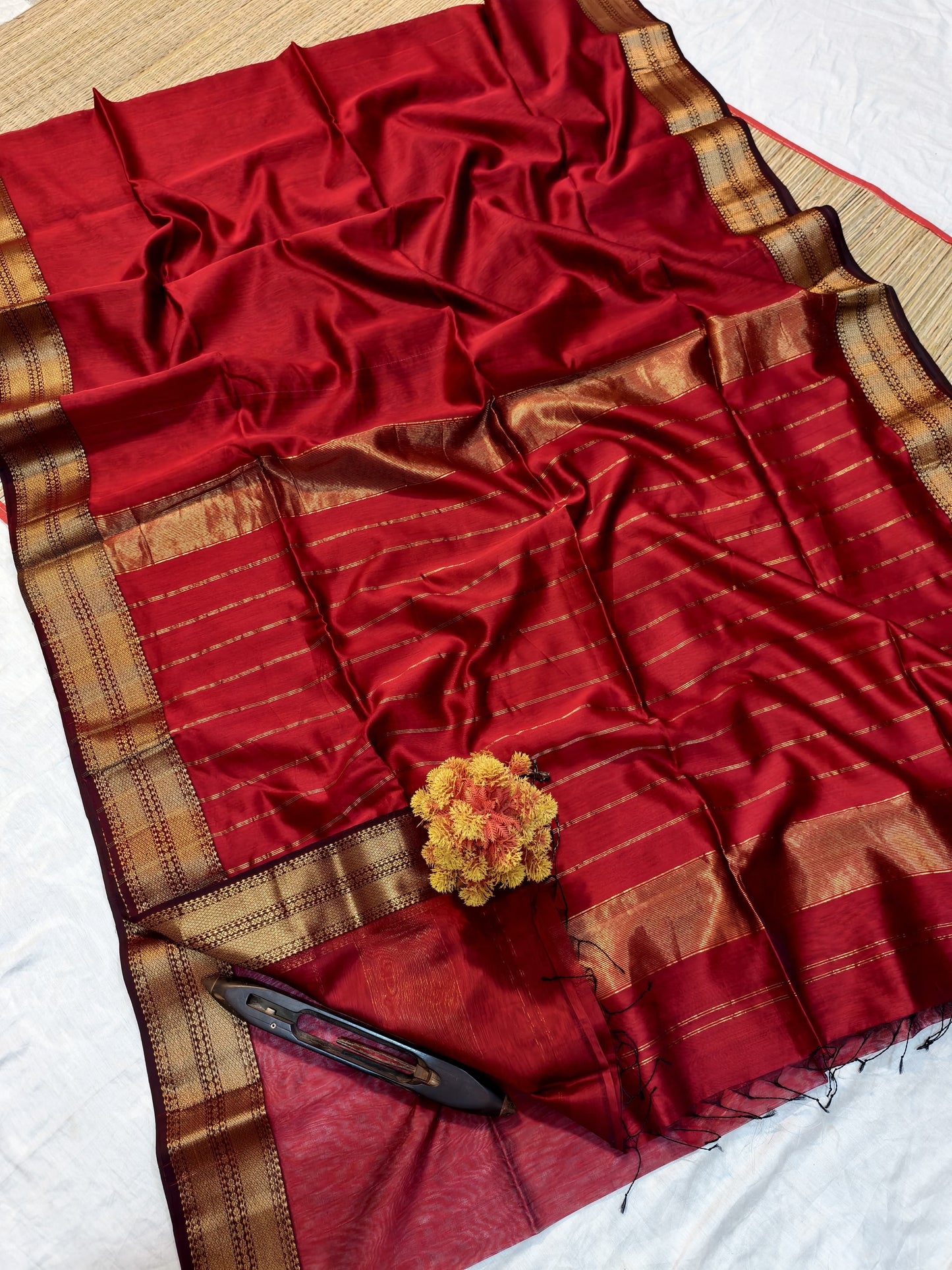 Handloom Maheshwari Silk Saree With Golden Zari Work
