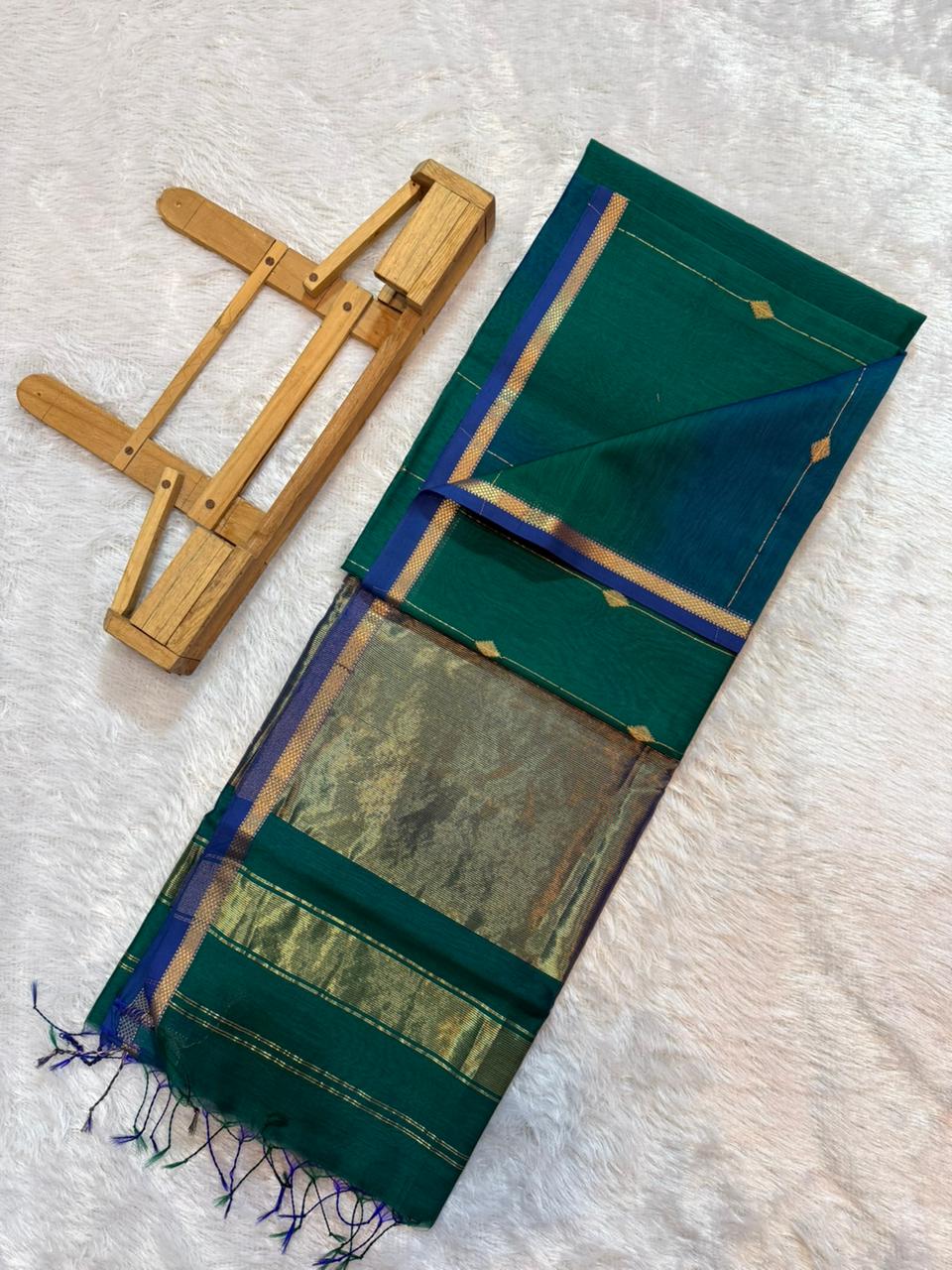 Handloom Maheshwari Silk Saree With Golden Zari Work (Copy)