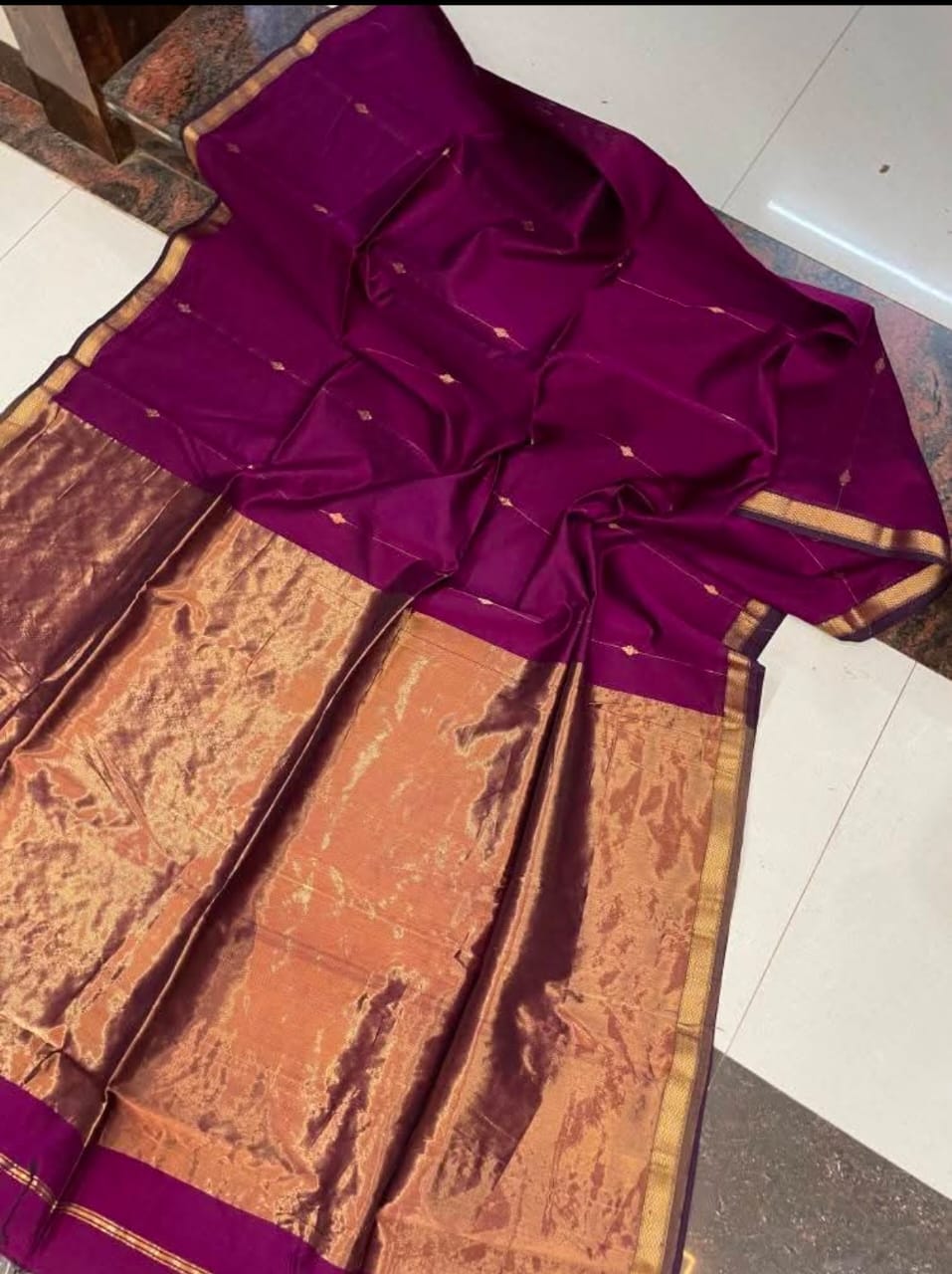 Handloom Maheshwari Silk Saree With Golden Zari Work