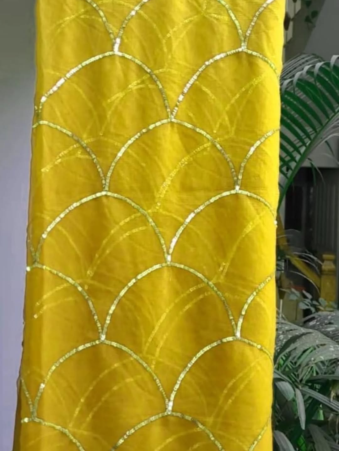 Pure Jaipuri Dimond Chiffon Sequence Zari Work Saree With Running Blouse.