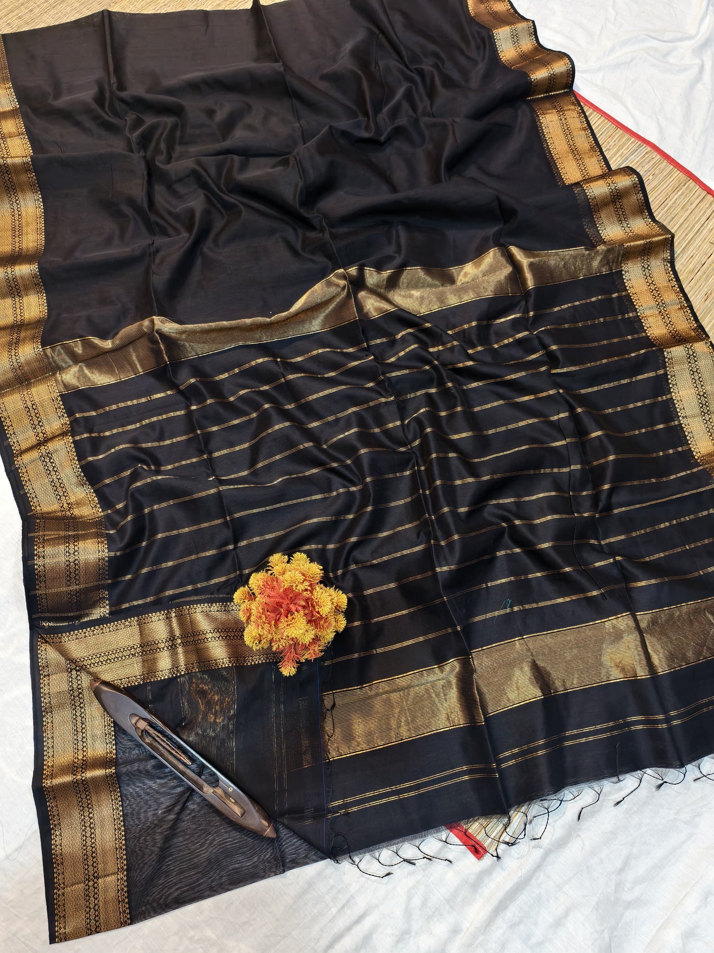 Handloom Maheshwari Silk Saree With Golden Zari Work