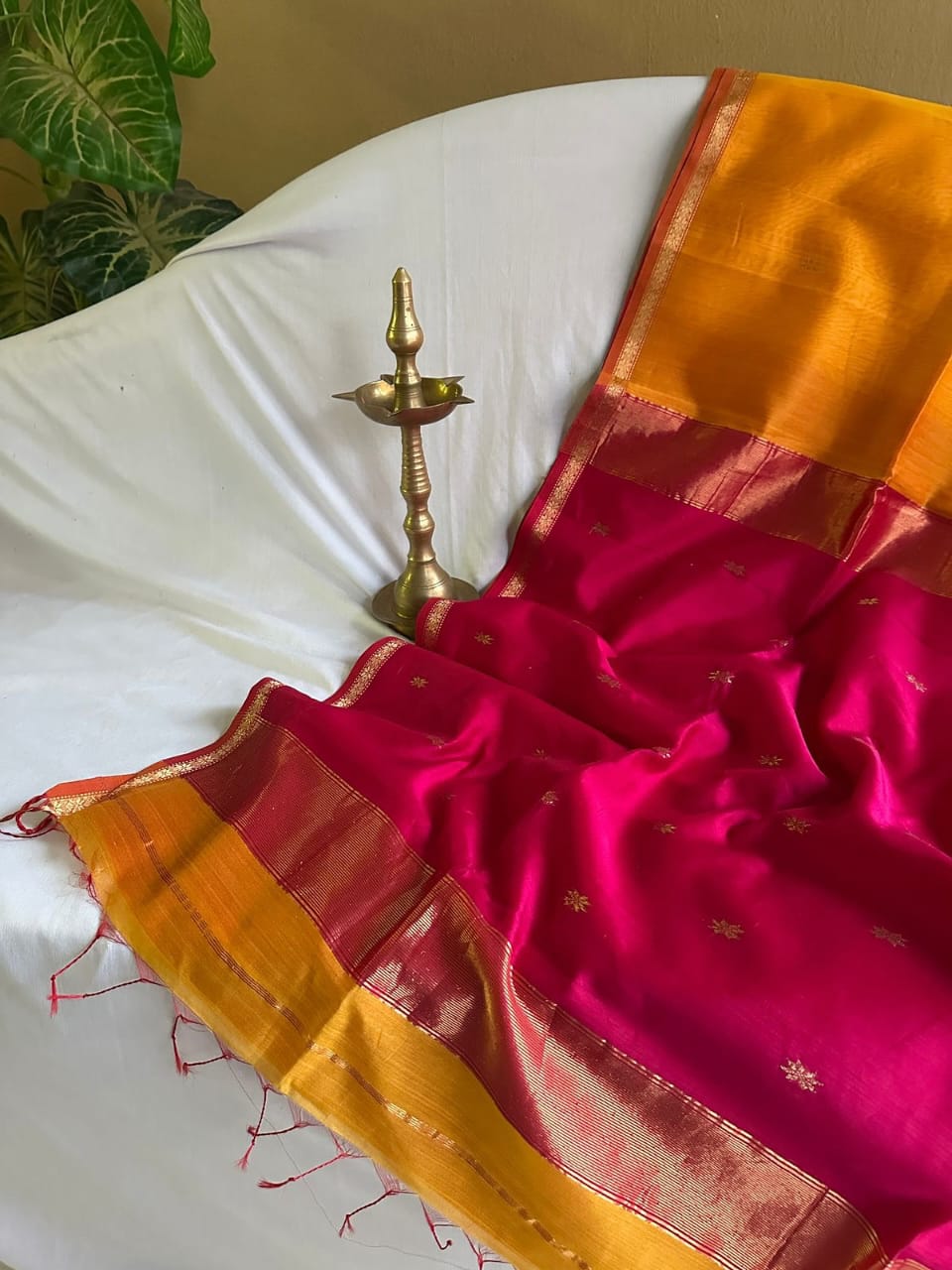 Handloom Maheshwari Silk Saree With Golden Zari Work
