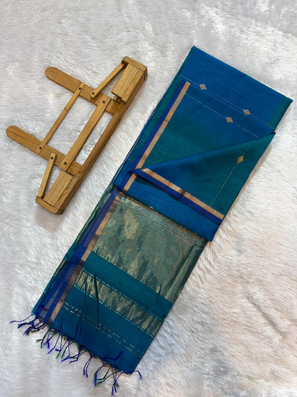 Handloom Maheshwari Silk Saree With Golden Zari Work