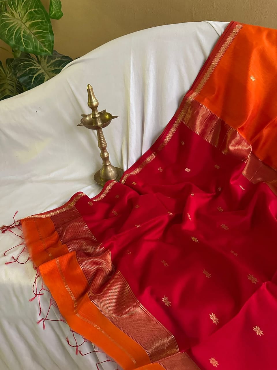 Handloom Maheshwari Silk Saree With Golden Zari Work