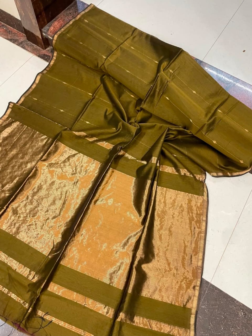 Handloom Maheshwari Silk Saree With Golden Zari Work