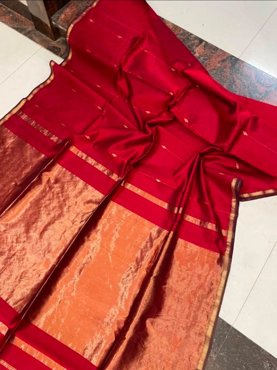 Handloom Maheshwari Silk Saree With Golden Zari Work