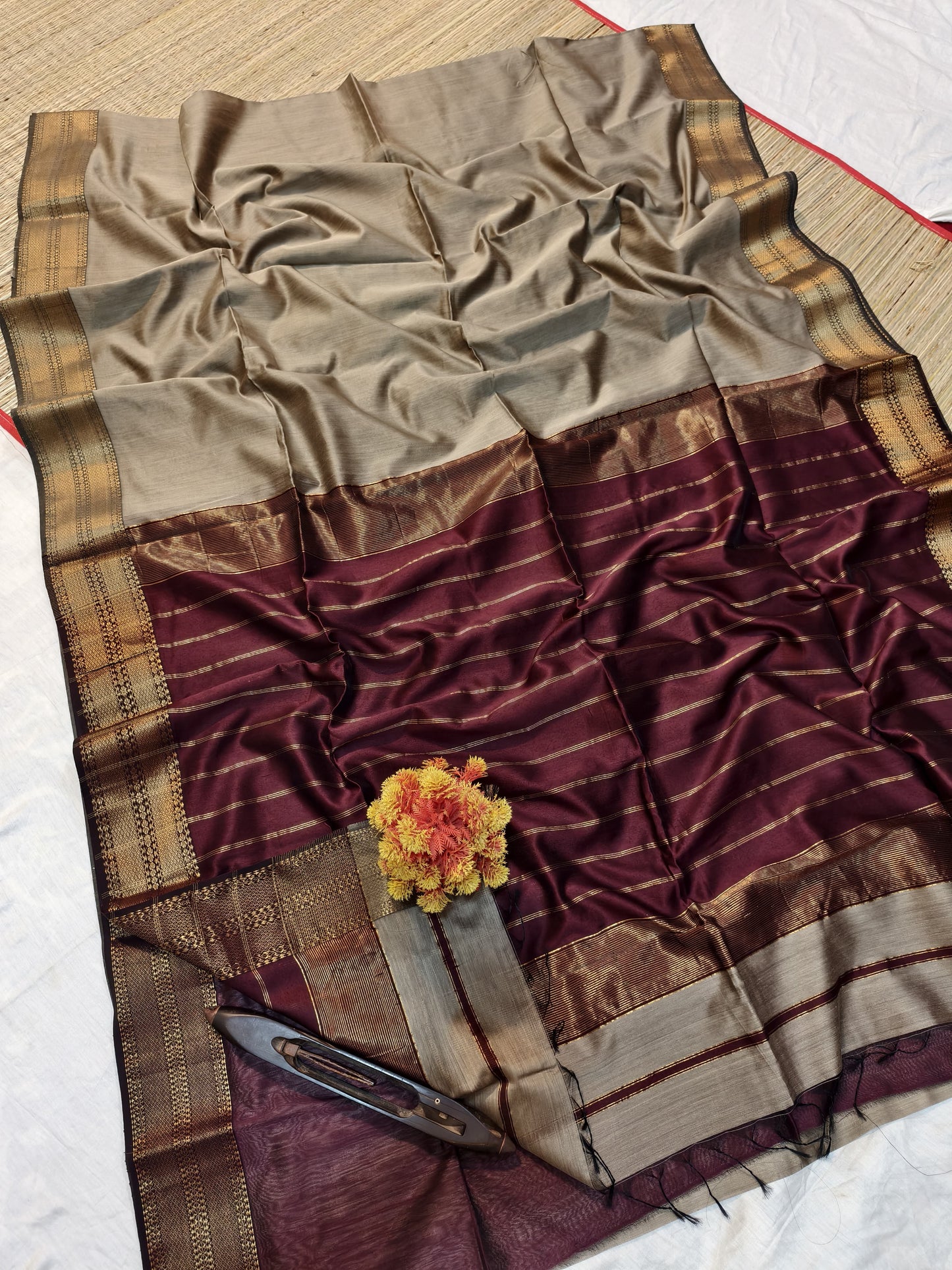 Handloom Maheshwari Silk Saree With Golden Zari Work