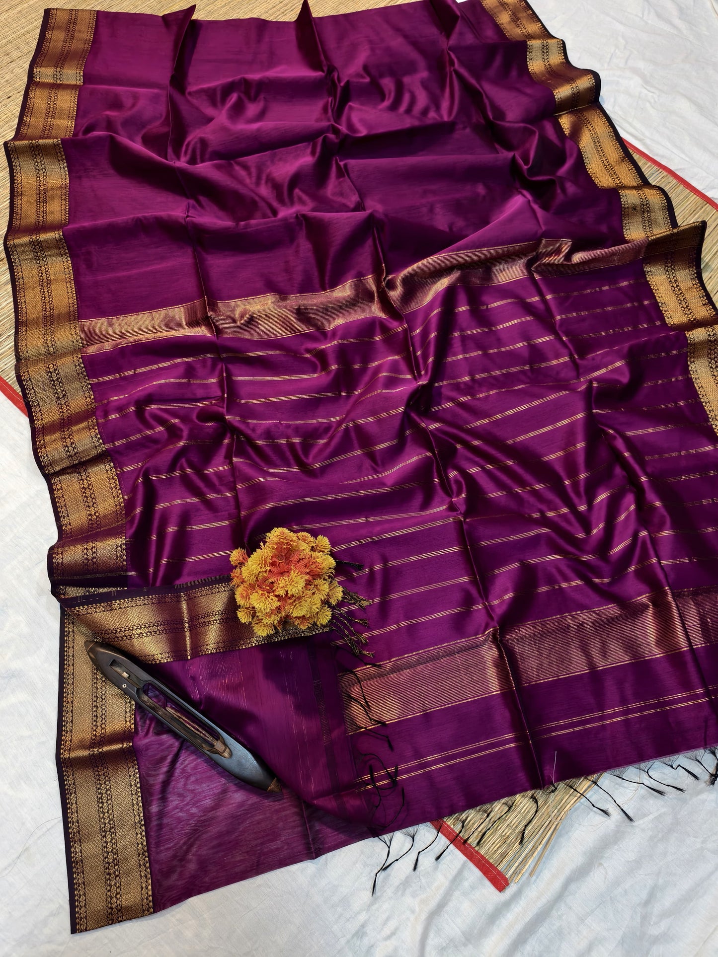 Handloom Maheshwari Silk Saree With Golden Zari Work