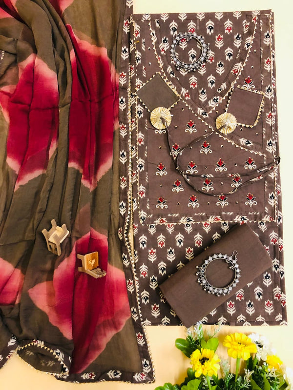 Pure Cotton Angarakha Pattern Unstitched Suit With Chiffon Dupatta.