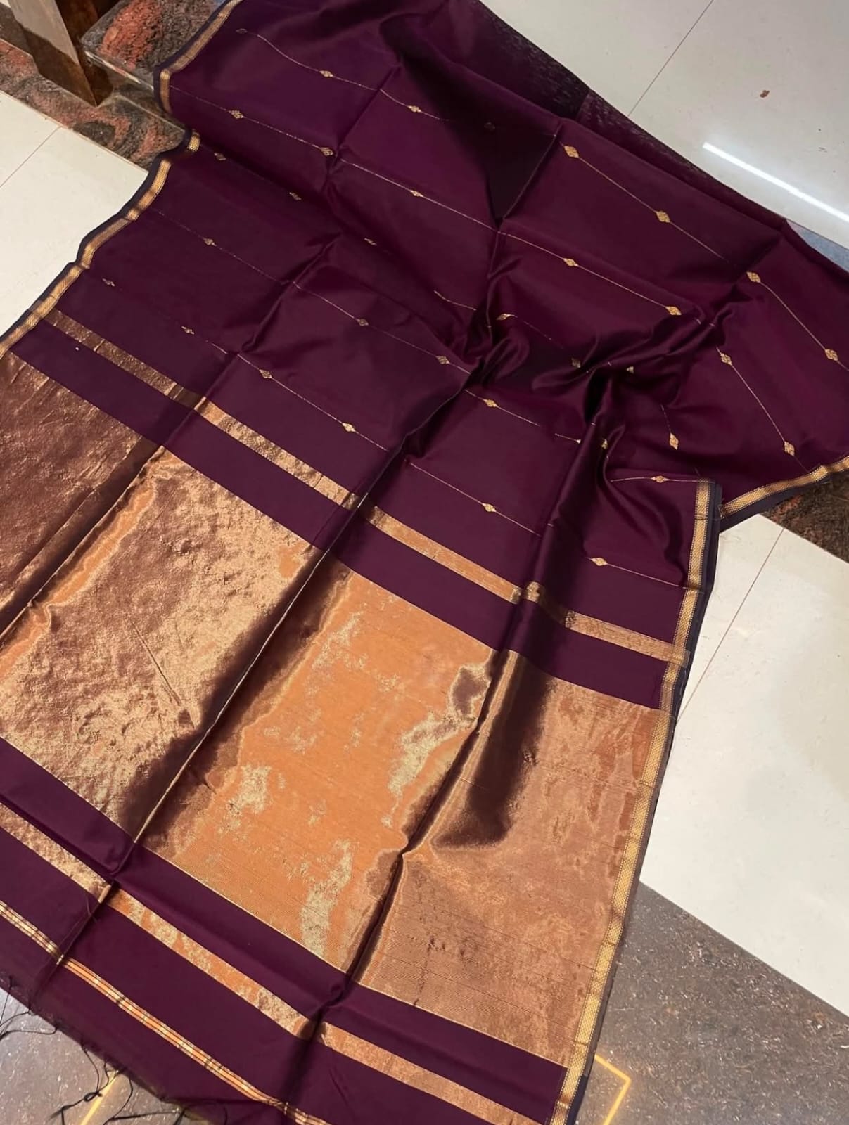 Handloom Maheshwari Silk Saree With Golden Zari Work